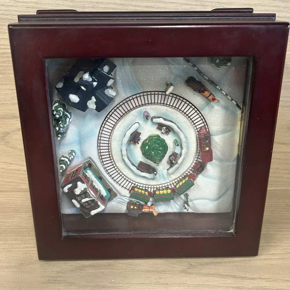 Mr. Christmas Gold Label Illuminated Music Box Train 30 Songs Working w Box